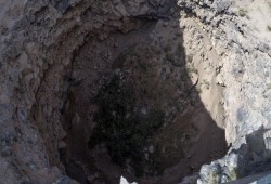 فجوة صخرية عملاقة.. تجذب السياح شرقي تركيا