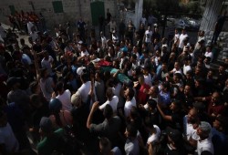 تشييع جثامين 7 فلسطينيين قتلوا جرّاء قصف إسرائيلي لنفق على حدود غزة