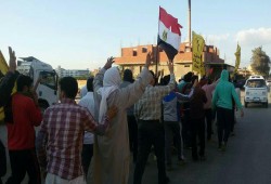 ثوار حوش عيسى يرفعون لافتات " خطفوا سمية ليه ؟ " فى مسيرة تندد باستمرار اخفاءها