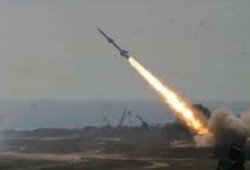 السعودية تعترض صاروخا أطلقه الحوثيون على مطار في الرياض