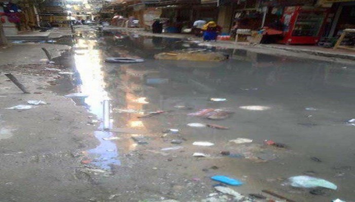 غرق قرية "النبيرة" بإيتاي البارود في الصرف الصحي