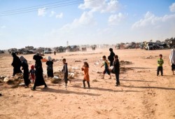 ارتفاع حصيلة تفجير تجمع النازحين قرب دير الزور لـ75 قتيلا