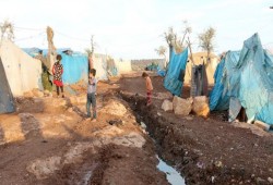 آلاف النازحين بإدلب يواجهون خطر الإصابة بالأمراض المعدية