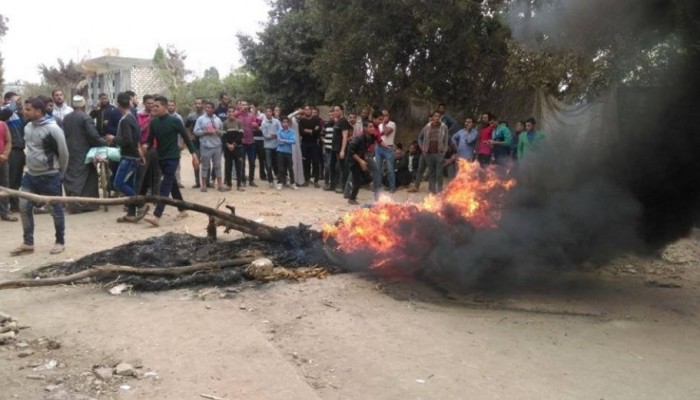 أهالي "تلاميذ التوكتوك" يقطعون الطريق ويرشقون الأمن