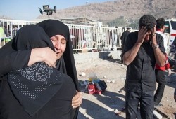 إيران تعلن الحداد لمقتل 445 شخصا وإصابة 7100 جراء الزلزال