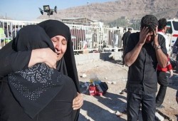إيران تعلن الحداد لمقتل 445 شخصا وإصابة 7100 جراء الزلزال