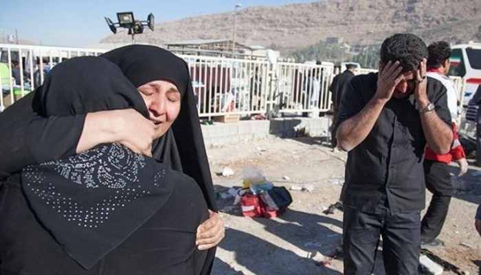 إيران تعلن الحداد لمقتل 445 شخصا وإصابة 7100 جراء الزلزال