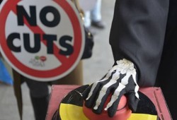 نقاش نادر بمجلس الشيوخ حول "الزر النووي".. والسبب ترامب