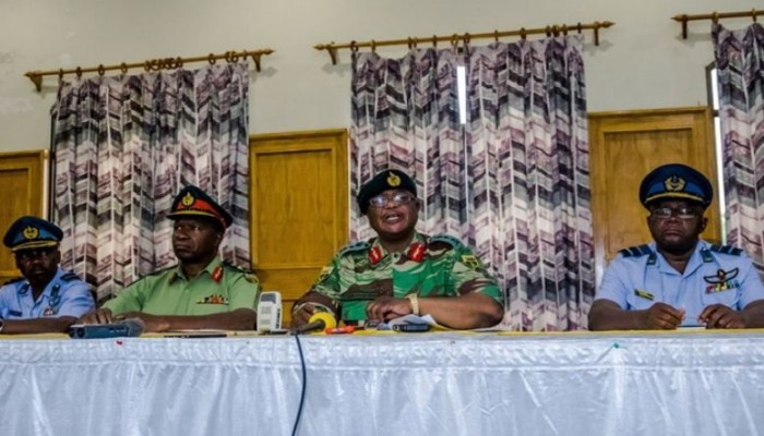 جيش زمبابوي يستولي على السلطة ويقول: ليس انقلابا