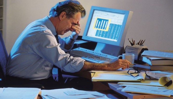 ماذا عليك أن تفعل إذا كان زميلك في العمل دائم التوتر؟