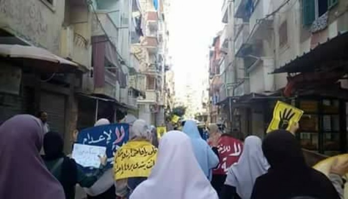 أحرار الإسكندرية يتظاهرون من الرمل رفضا لجرائم العسكر