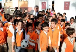 "التربية" التركية تدمج 613 ألف طالب سوري في النظام التعليمي