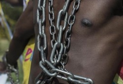 أفارقة يتظاهرون بالمغرب احتجاجا على سوق العبيد في ليبيا