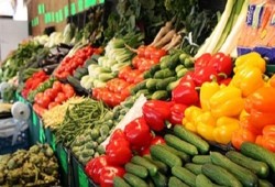 تعرف على أسعار الخضراوات والفاكهة في سوق الجملة
