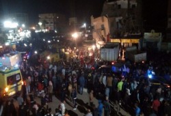 4 أشخاص محاصرين تحت الأنقاض في انهيار عقار بالوادي الجديد