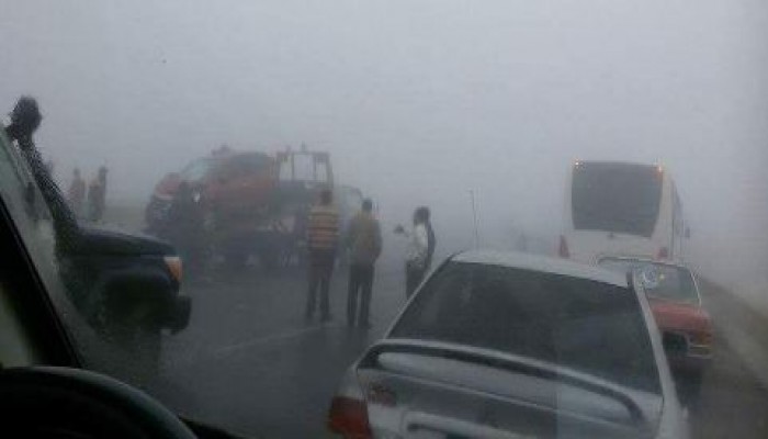 اصطدام أكثر من 11 سيارة على الطريق الصحراوي