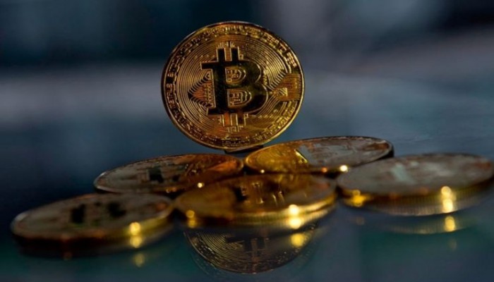 "بيتكوين" تواصل زحفها الـ"صاروخي" وتتجاوز 12 ألف دولار