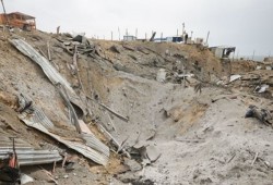 انتشال جثماني شهيدين قضيا تحت ركام موقع للمقاومة في غزة