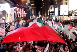 الآلاف يتظاهرون بنيويورك رفضا لقرار ترامب بشأن القدس