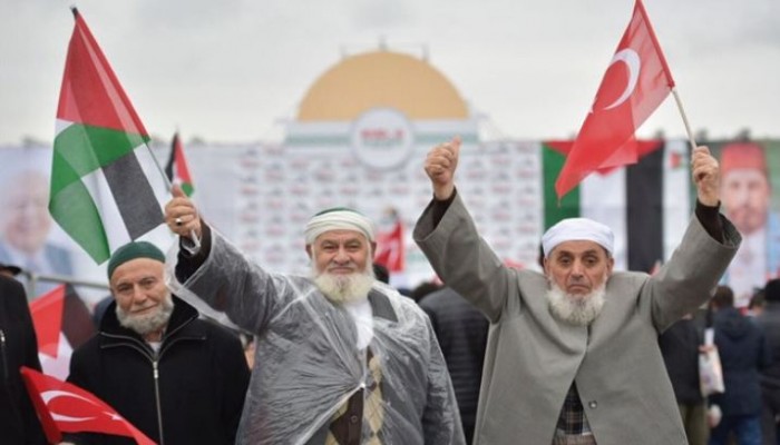 الآلاف يهتفون للقدس بمهرجان جماهيري وسط إسطنبول