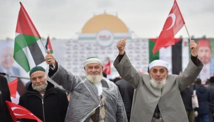 الآلاف يهتفون للقدس بمهرجان جماهيري وسط إسطنبول