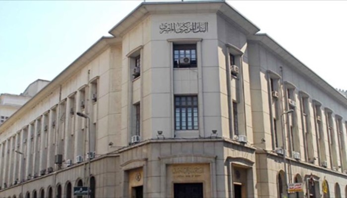 موسم العطلات يفاقم خسائر الجنيه المصري مقابل الدولار