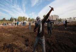 إصابة 73 فلسطينيا في مواجهات بالضفة وغزة‎