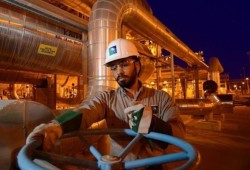 "بلومبيرغ" تكشف موعد رفع السعودية أسعار الوقود 80%