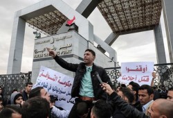 مصر تمنع عشرات الطلبة الفلسطينيين من السفر عبر معبر رفح
