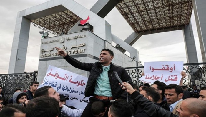 مصر تمنع عشرات الطلبة الفلسطينيين من السفر عبر معبر رفح