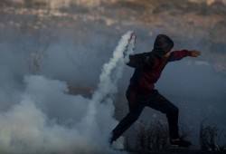 استمرار المواجهات بالضفة للأسبوع الثاني.. وحملة اعتقالات