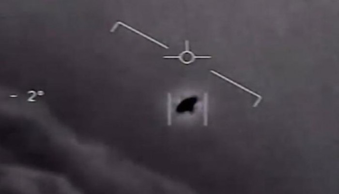 مسؤول أمريكي سابق: رصدنا أطباقا طائرة.. لسنا وحدنا