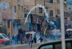 مواجهات متواصلة بالضفة والاحتلال يشن حملة اعتقالات