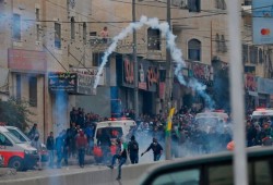 مواجهات متواصلة بالضفة والاحتلال يشن حملة اعتقالات