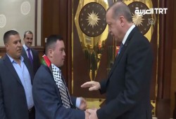 أردوغان يستقبل مصابا بمتلازمة داون اعتقله الاحتلال
