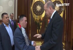 أردوغان يستقبل مصابا بمتلازمة داون اعتقله الاحتلال