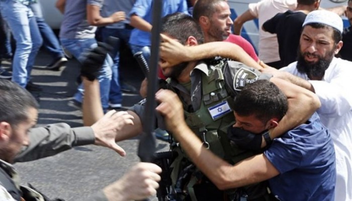 شهيد بغزة ومواجهات بالضفة ومستوطنون يقتحمون الأقصى