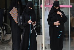 مفاجأة.. محكمة سعودية تسمح للنساء بـ"خلع النقاب"