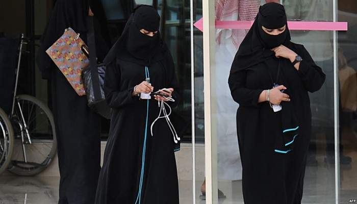 مفاجأة.. محكمة سعودية تسمح للنساء بـ"خلع النقاب"