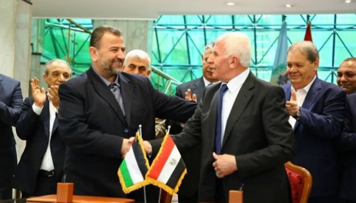 صحيفة: اجتماع قريب بين عباس وهنية بالقاهرة لبحث المصالحة