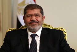 الحبس 3 سنوات للرئيس مرسي والمستشار الخضيري وسلطان في هزلية إهانة القضاء