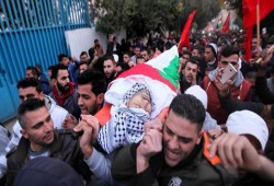 تشييع فلسطيني بغزة استشهد متأثرا بإصابته في مواجهات مع الجيش الإسرائيلي