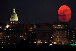 أول ايام العام الجديد سيشهد ظهور "القمر العملاق"