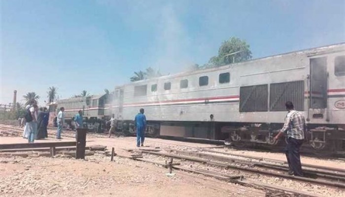 توقف حركة قطارات أسوان عقب اصطدام أحدها بتوك توك