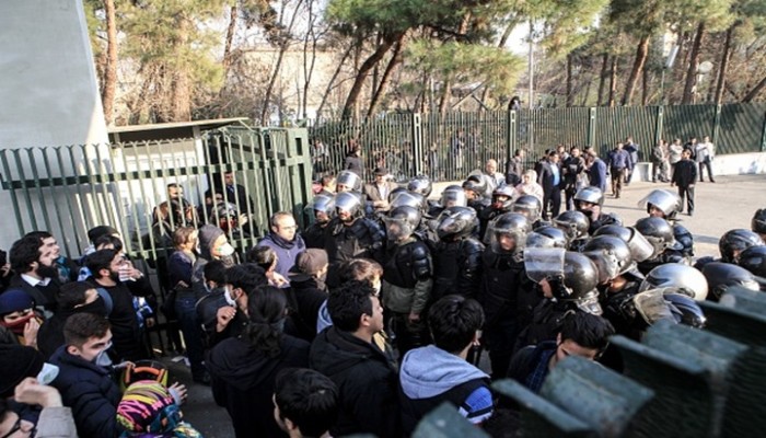 قتيلان بمظاهرات إيران.. واستمرار الاحتجاجات لليوم الرابع على التوالي