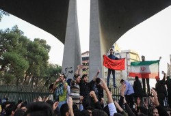 الولايات المتحدة وبريطانيا تؤكدان على حق الإيرانيين في "التظاهر السلمي"
