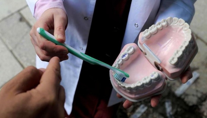 دراسة: أمراض الأسنان تزيد مخاطر إصابة الرجال بضعف الجسم