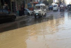 غرق أكبر شوارع الإسماعيلية في مياه الصرف الصحي