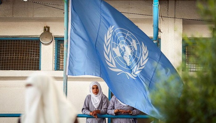 "أونروا" توزّع مساعداتها الغذائية على "لاجئين" فقراء بغزة