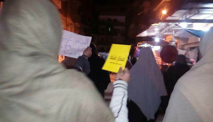 سيدات الأسكندرية يرفعن شعار "عسكر فشلة" خلال مسيرتهم